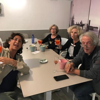 tablée des guides et chauffeur pour l' apéro
