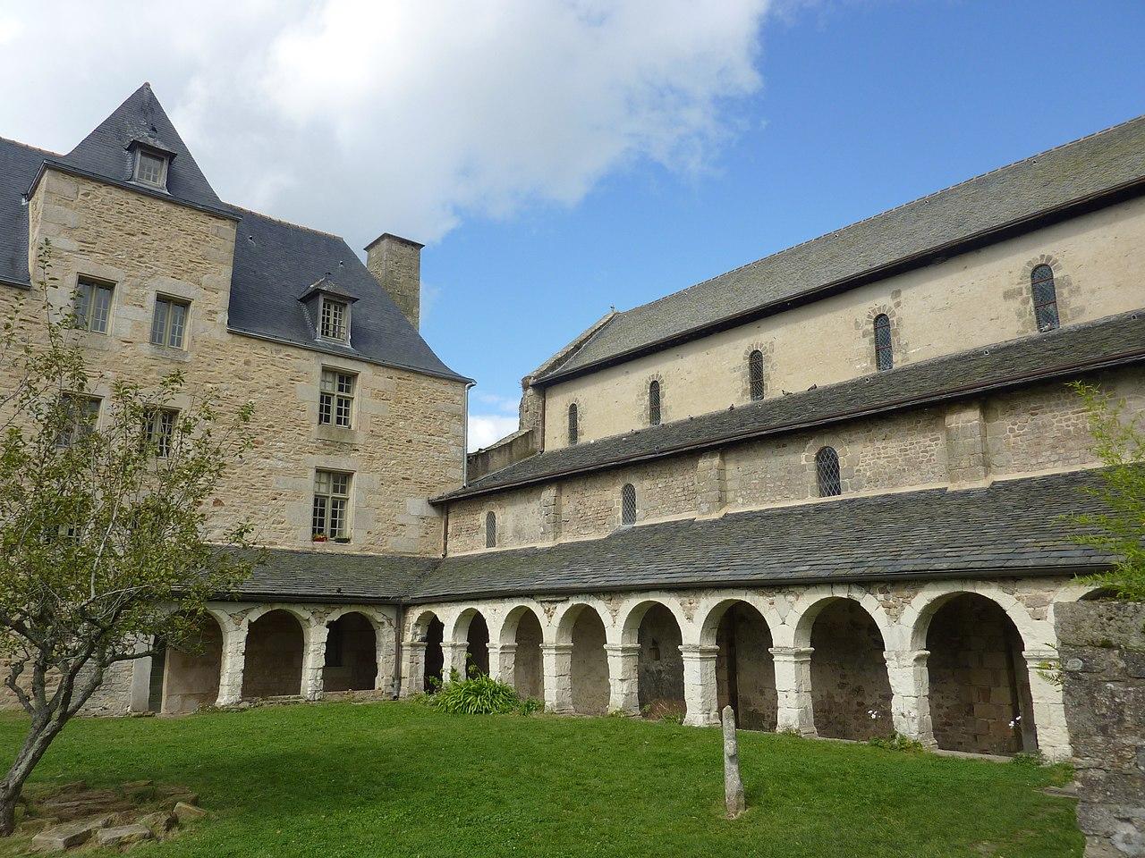 Quimper 78 eglise de locmaria le porche